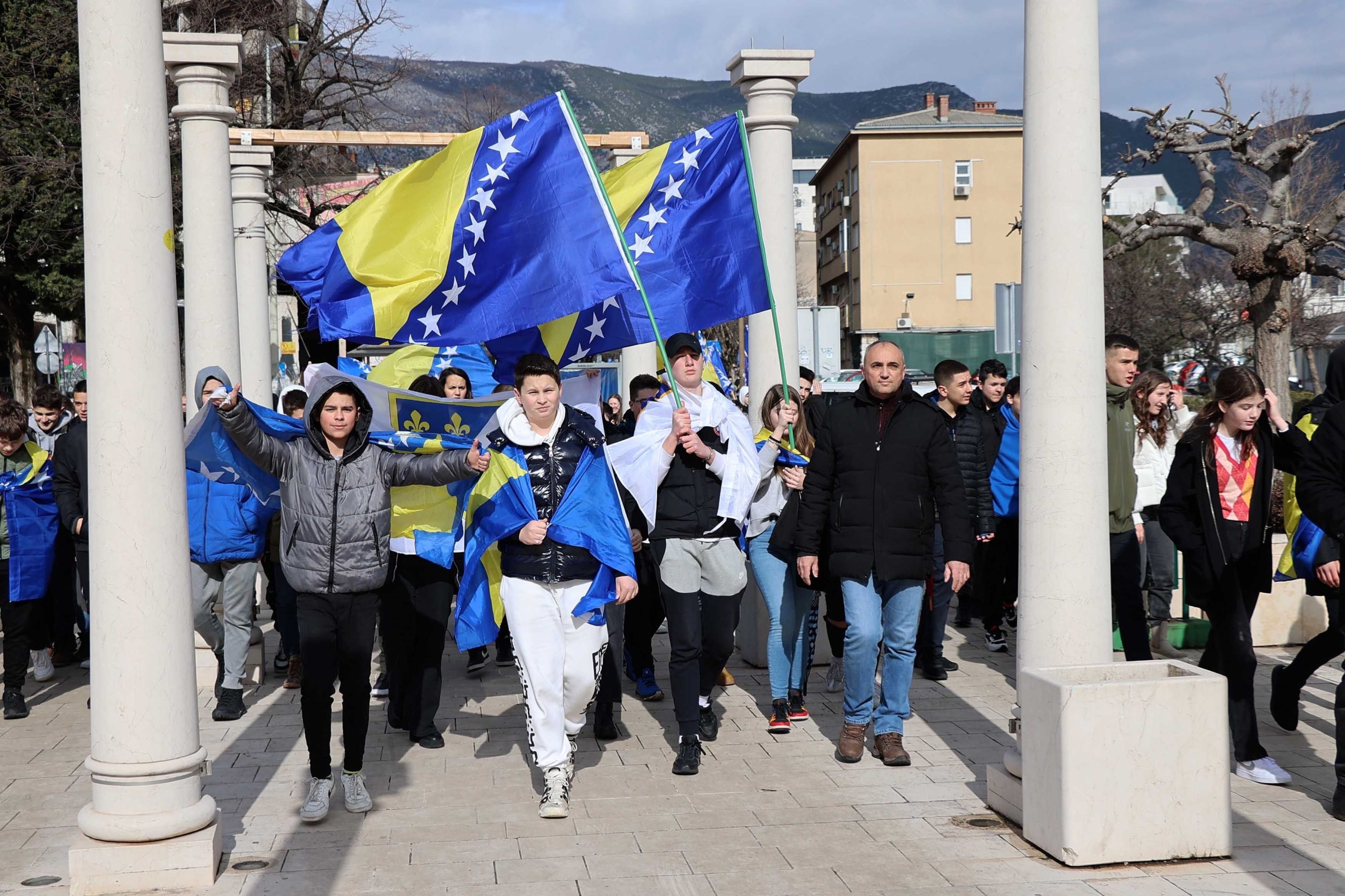 Šetnjom mladih ulicama Mostara počelo obilježavanje Dana neovisnosti BiH